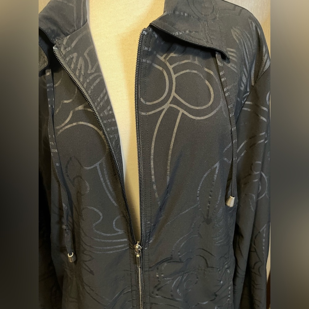 Chico’s Zenergy Embossed Black Floral Pattern Jacket size XL - Picture 11 of 14